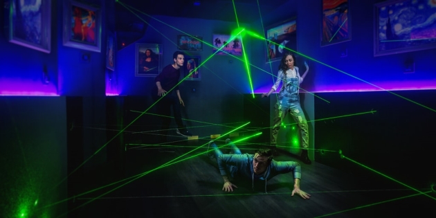 A laser maze in Claustrophobia's live arcade in Moscow